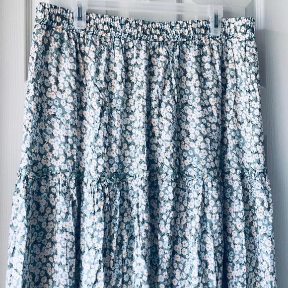 Floral MIDI Skirt - Picture 7 of 12